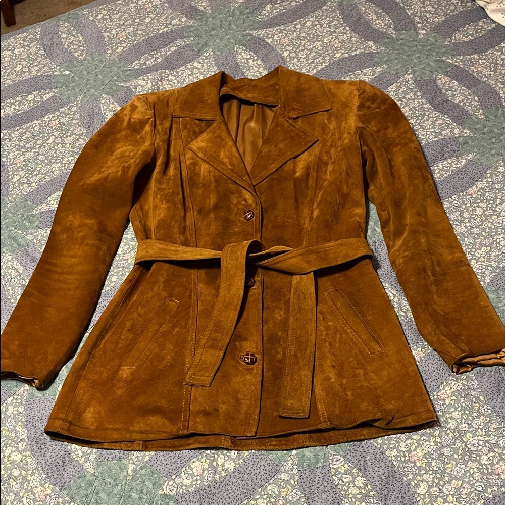 Classic Vintage 1970’s Women's Brown Suede Jacket